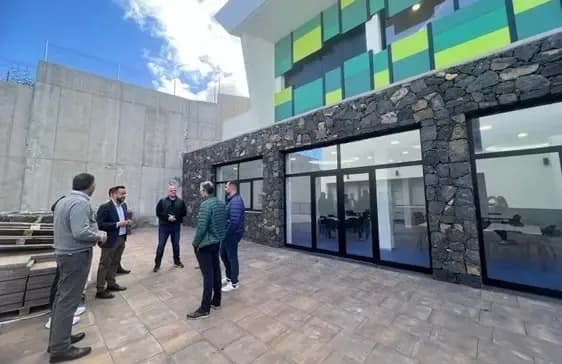 Portada de noticia: Pérez Moreno recepciona con éxito la obra del Centro Ocupacional de la Victoria de Acentejo