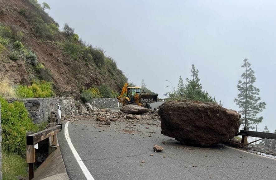 Portada de noticia: Intensa actuación en carreteras de Gran Canaria durante la borrasca Therese